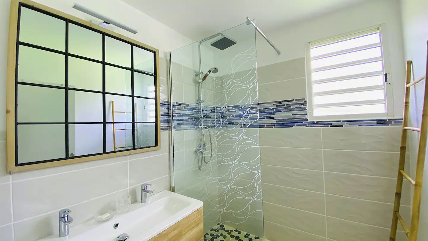 Salle de bain de l'appartement alizé